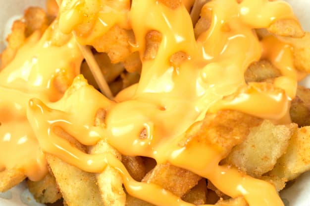 Papas a la Francesa con Queso Cheddar