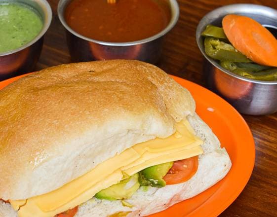 Torta con Queso Amarillo