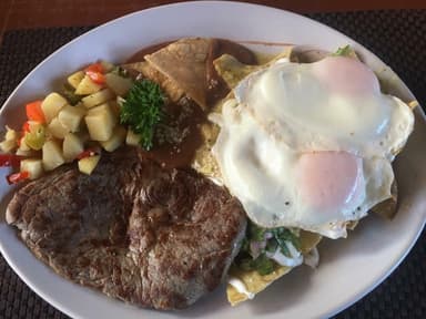Chilaquiles con Arrachera