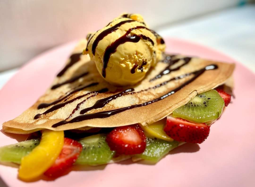Crepa con Fruta y Nieve