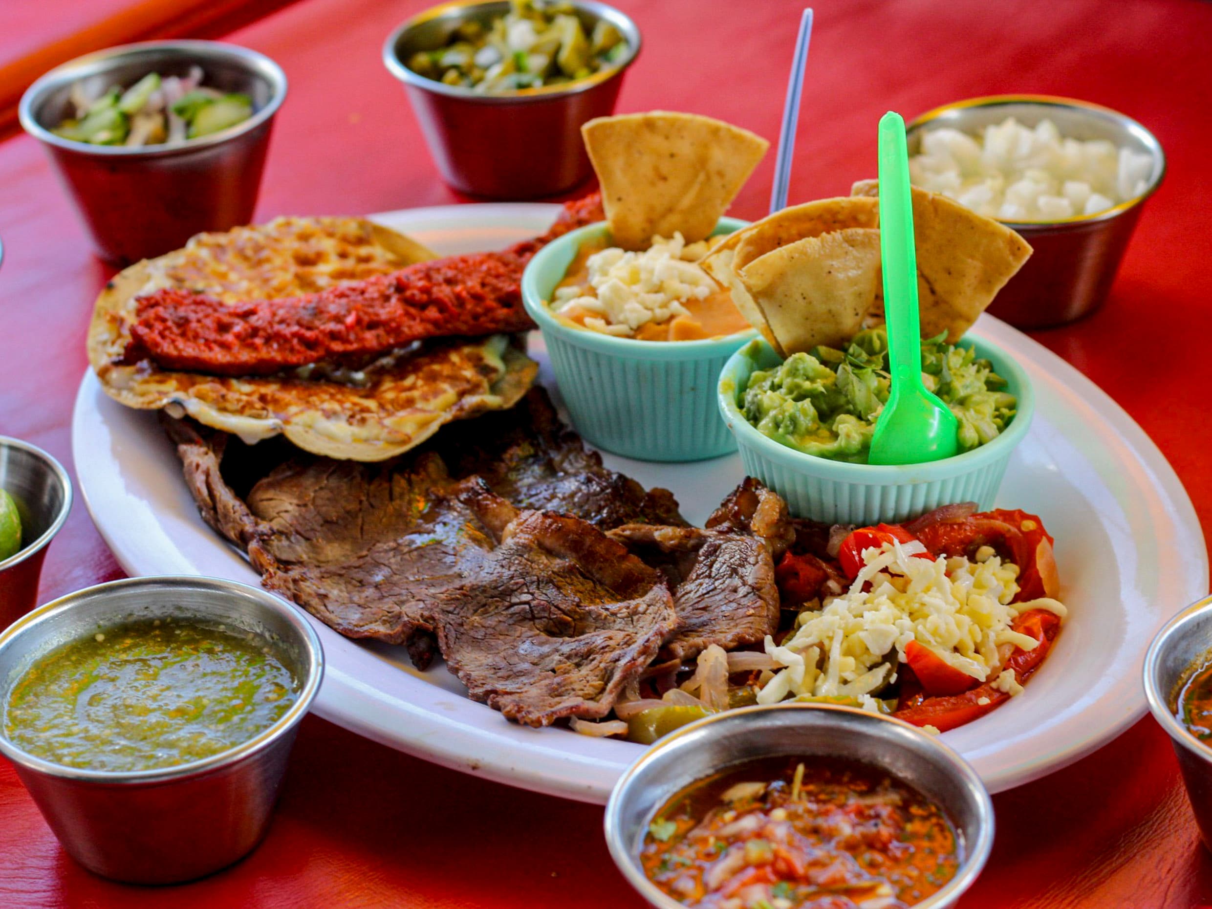 Volcán Campechano (Asada y Chorizo)