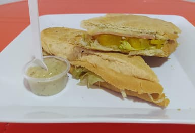 Combo 2  Sandwich Hawaiano + Gaseosa
