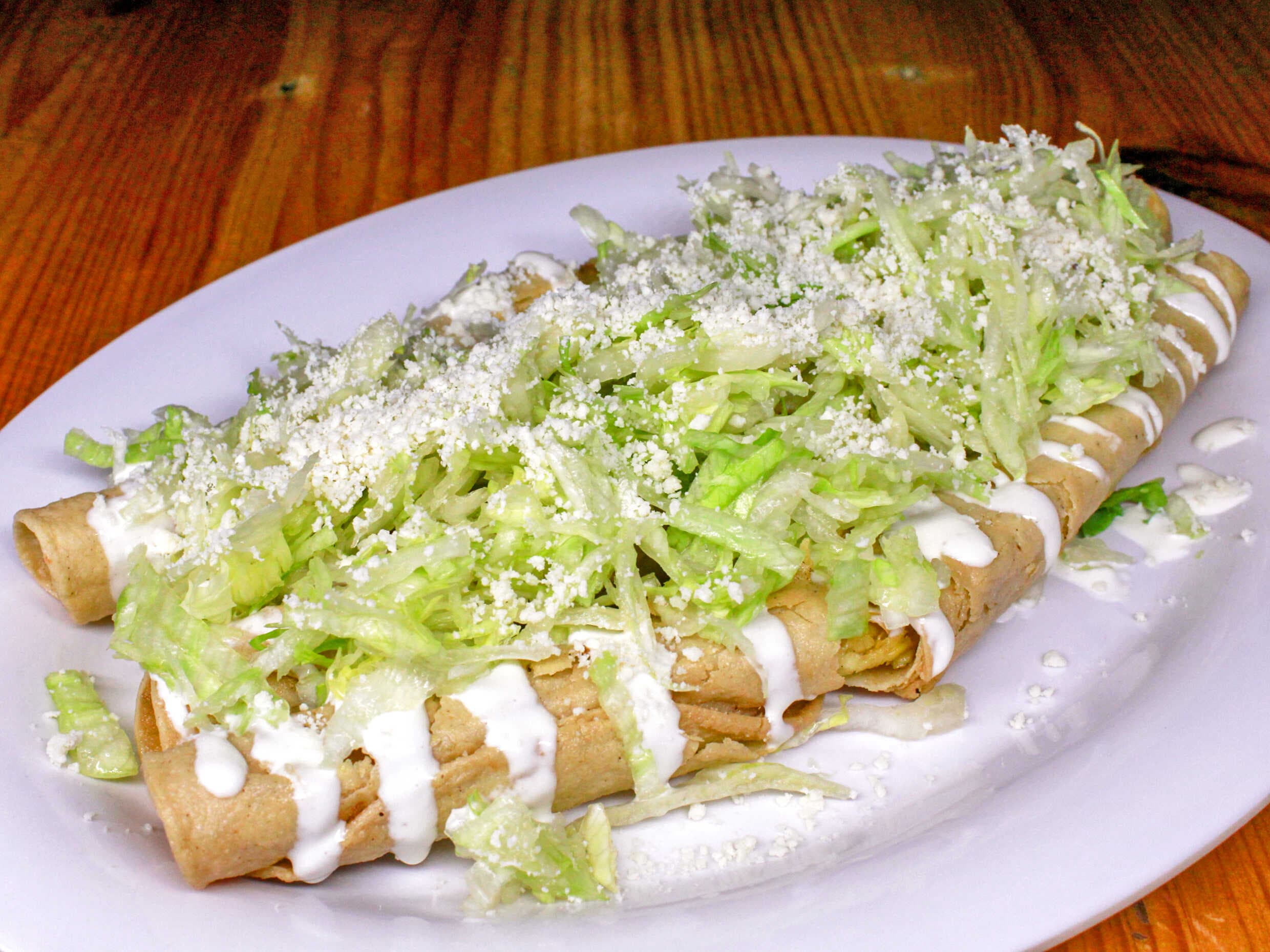 Combo Orden de Flautas (3 pz) + Bebida