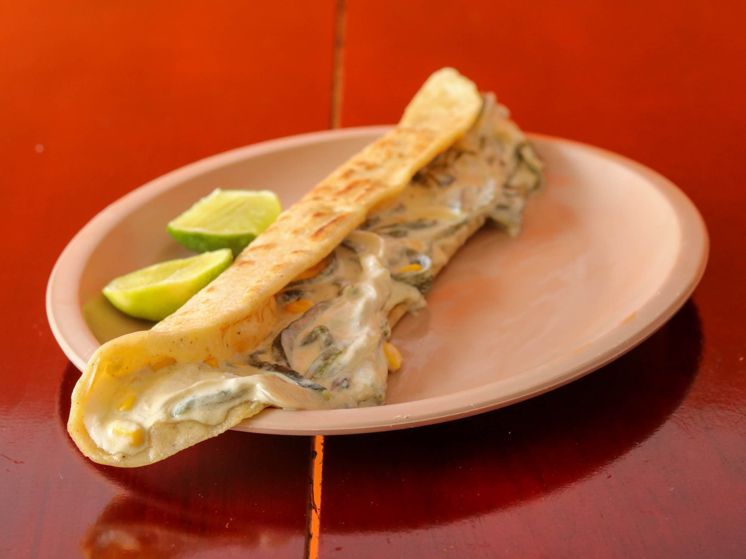 Quesadilla Gigante de Rajas con Crema
