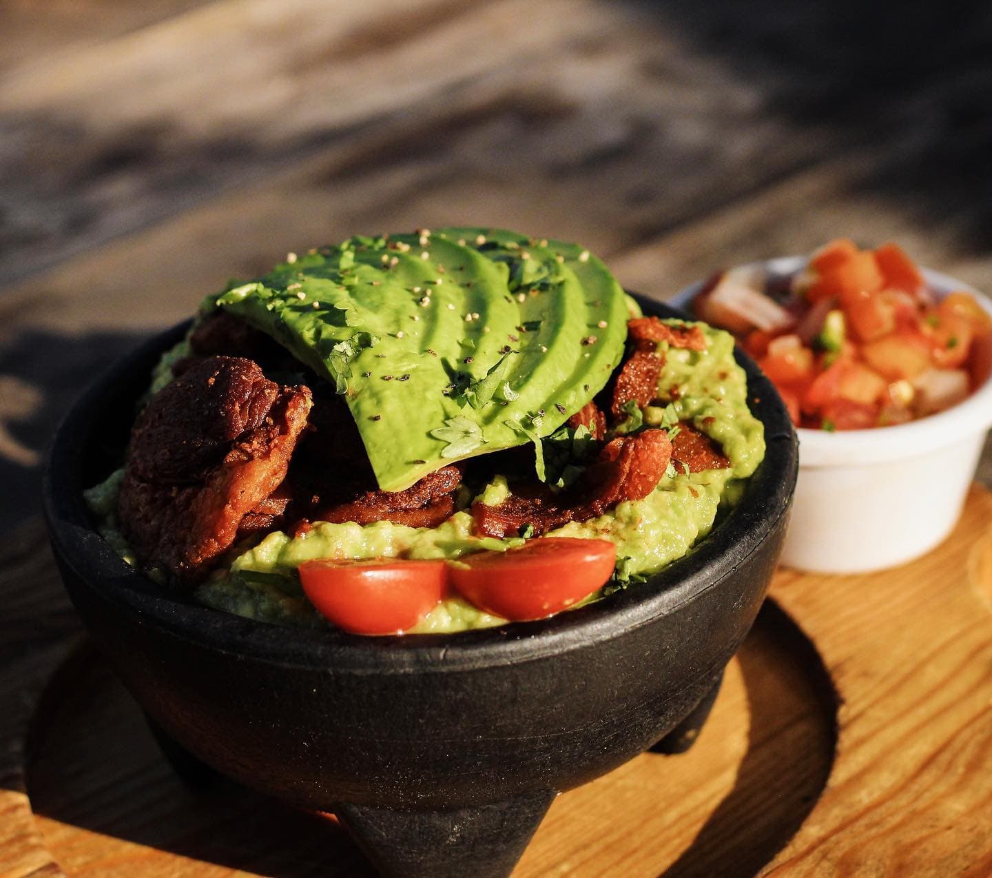Guacamole con Chicharrón de Pescado o Cerdo