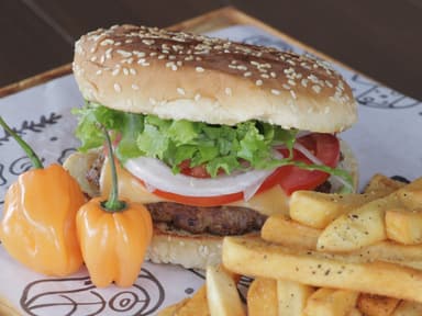 Hamburguesa de Res con Queso Amarillo