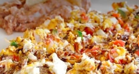 Huevos con Machaca en Salsa Ranchera