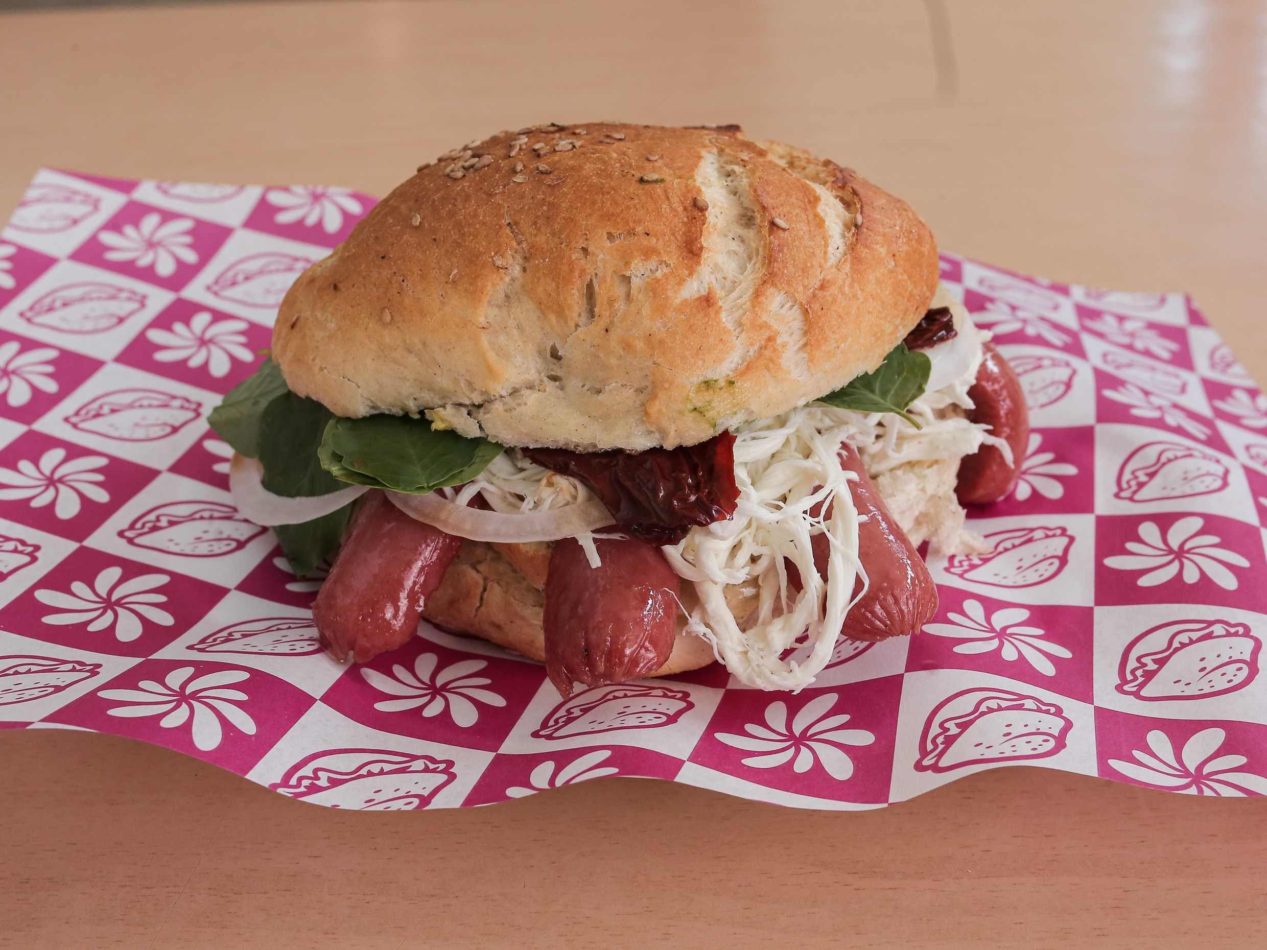 Cemita de Salchicha