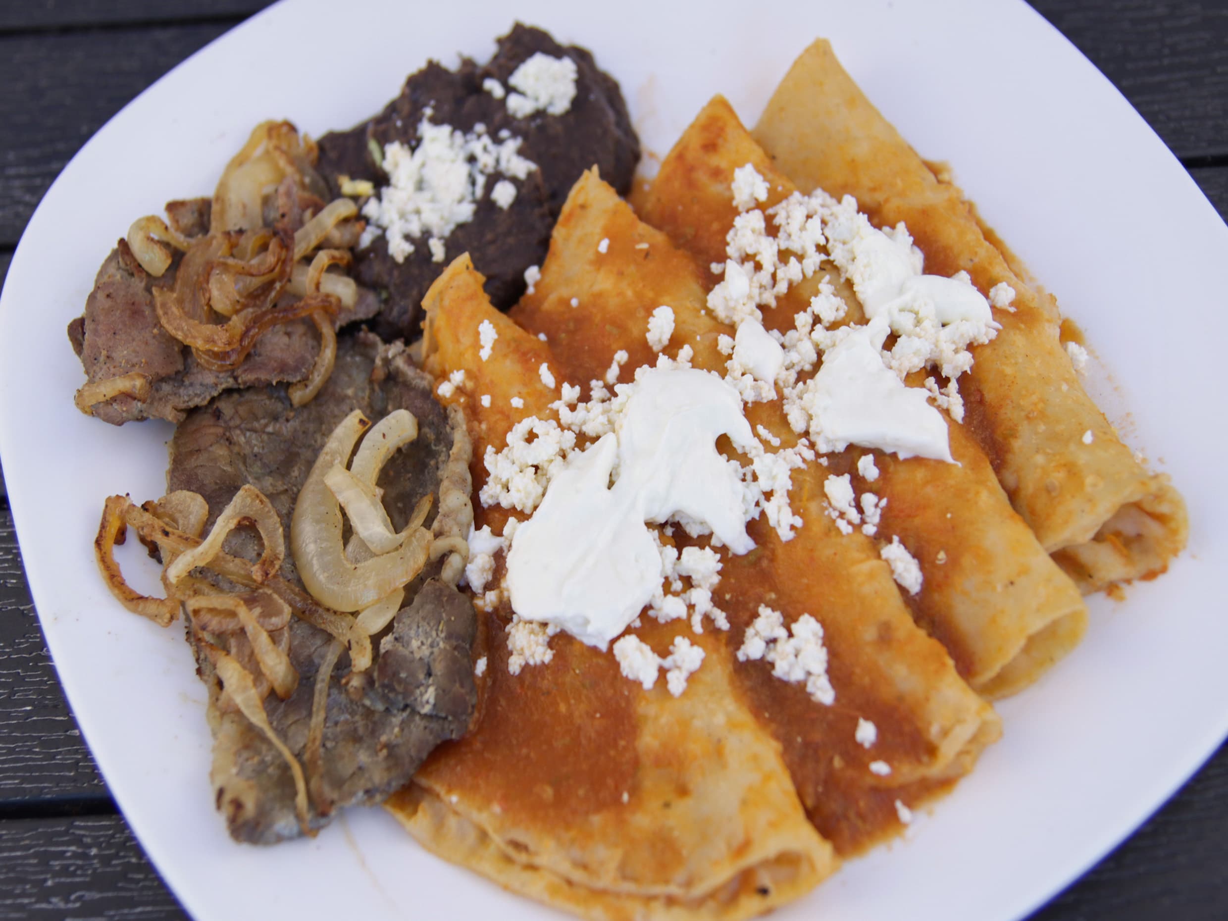 Orden de 4 Entomatadas de Queso Frijoles y Bistec