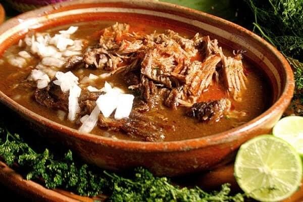 Plato de birria grande
