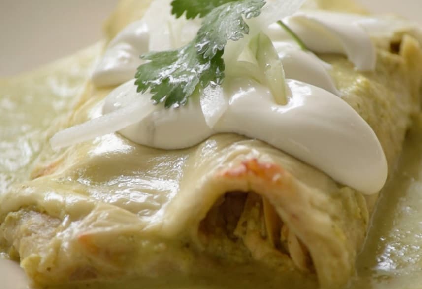 Enchiladas Verdes con Pollo y Queso Gratinado