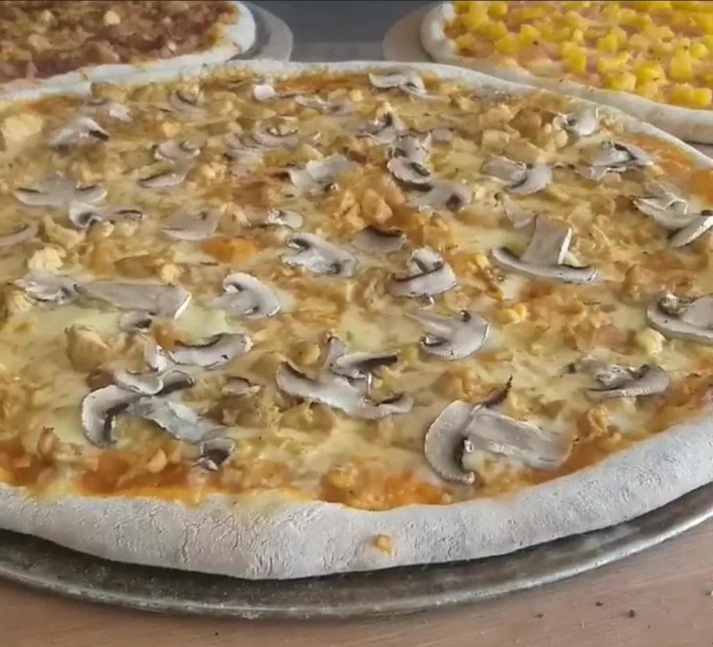 Pizza Doble Especial Pequeña Pollo Champiñones