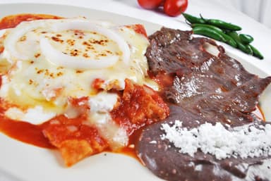 Cecina con chilaquiles