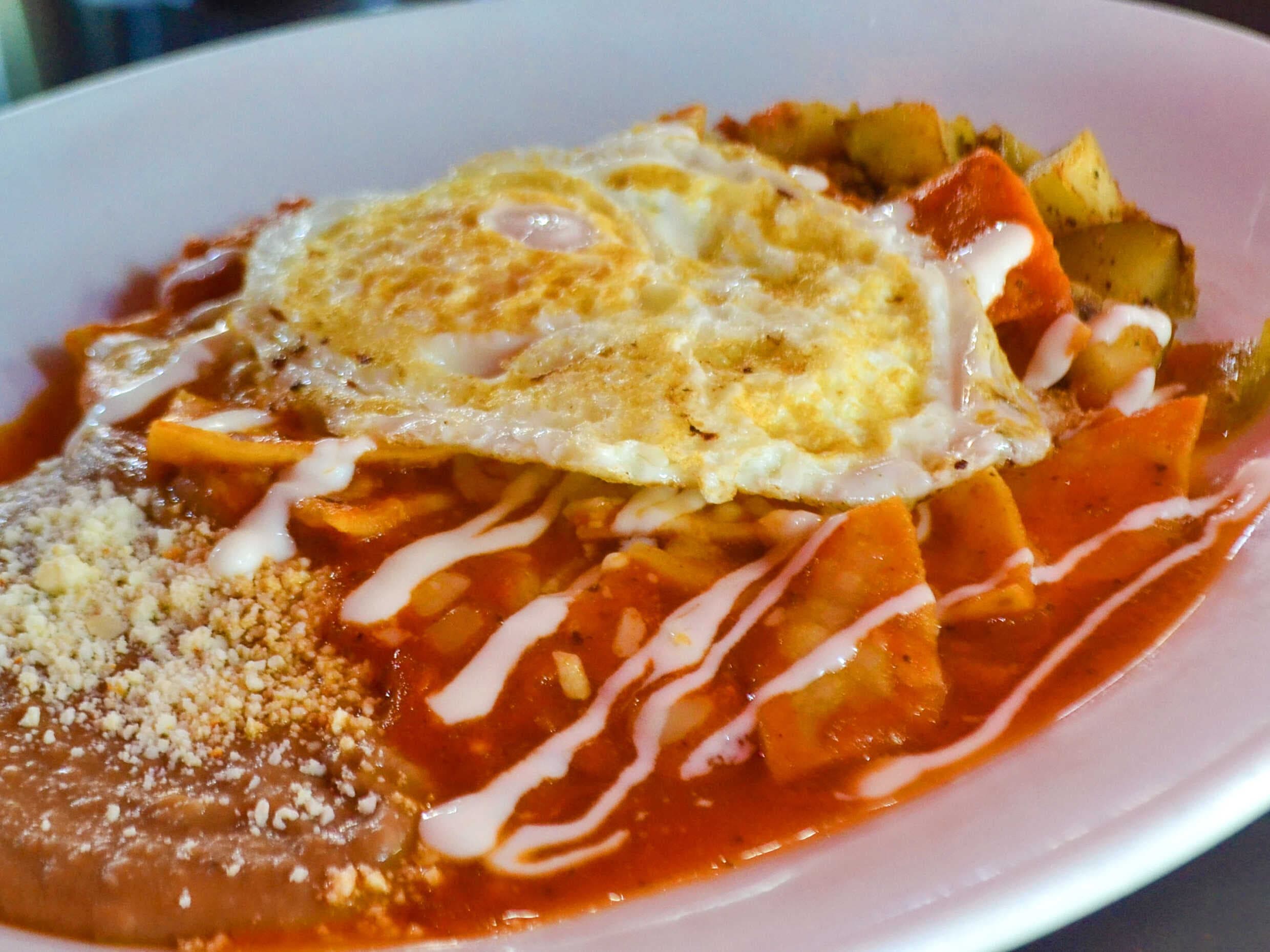 Chilaquiles con huevo