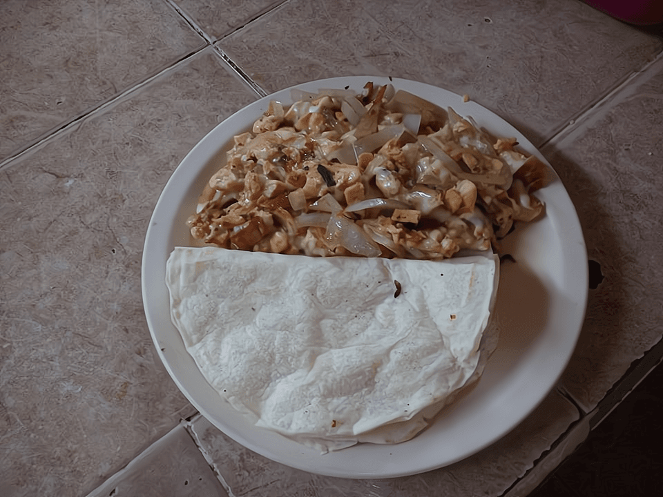 Orden de Pollo Encebollado