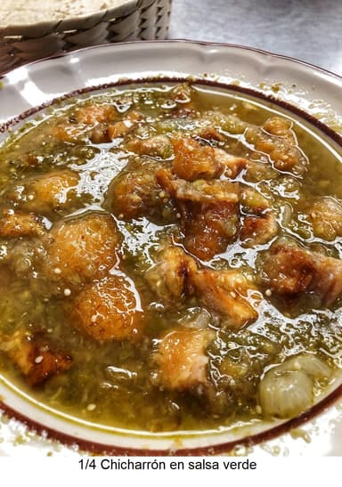 1/4 de Chicharrón Carnudo en Salsa Verde