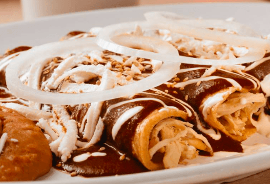 Enchiladas de Mole Hecho en Casa