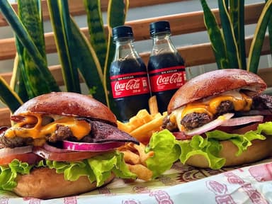 2x1 Combo Hamburguesa Cheddar con Tocineta.