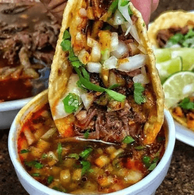 Jugo con Carne más Quesabirria