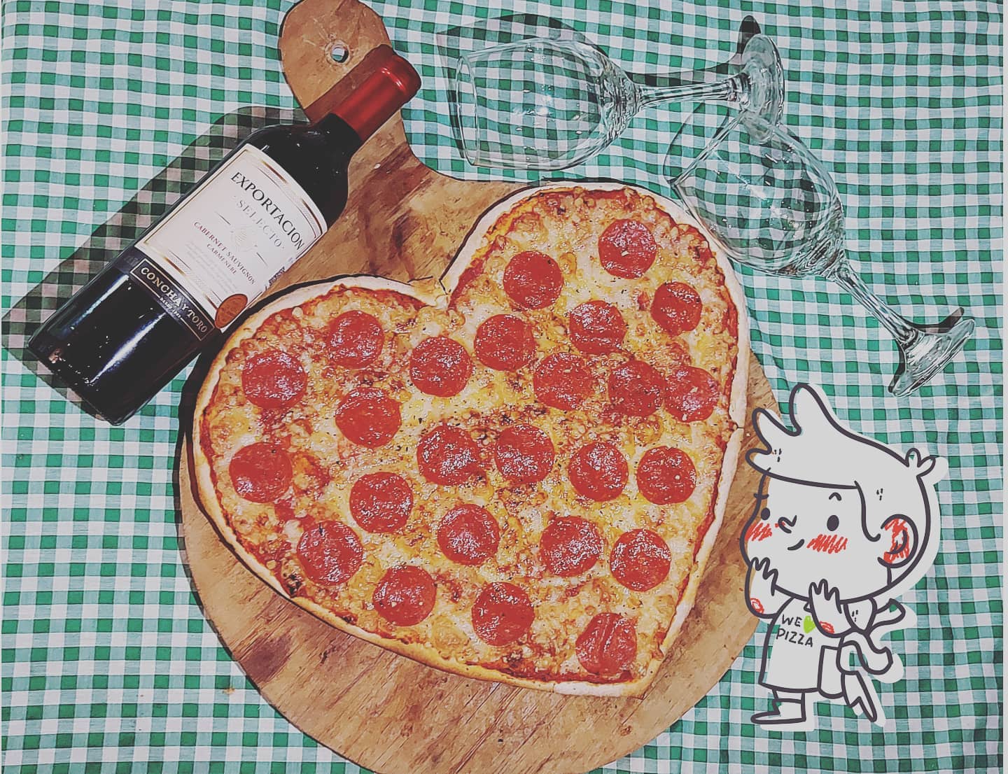 Pizza Grande de Corazón 6 Quesos más Vino
