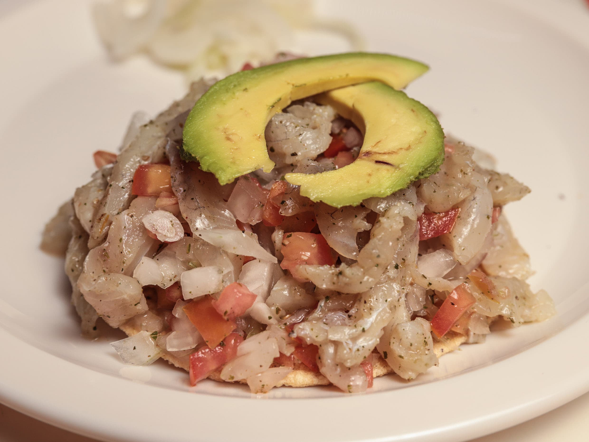 6 Tostada Sencilla (Ceviche Pescado) + 2 Agua 1L