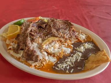 Chilaquiles con Carne Asada