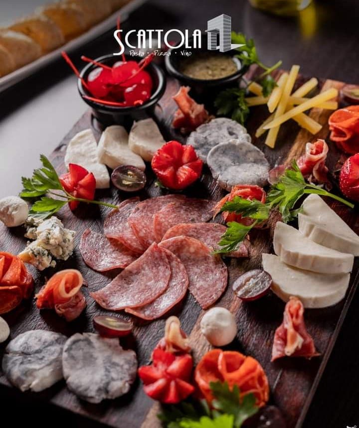 Tabla Mixta De Quesos y Carnes Frías
