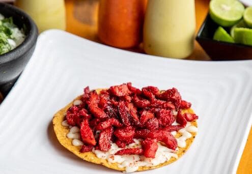 Tostada con Mozarella y Trompo