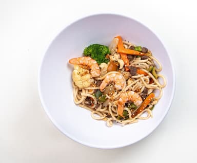 Yakisoba Mixta (Camarón, arrachera y pollo)