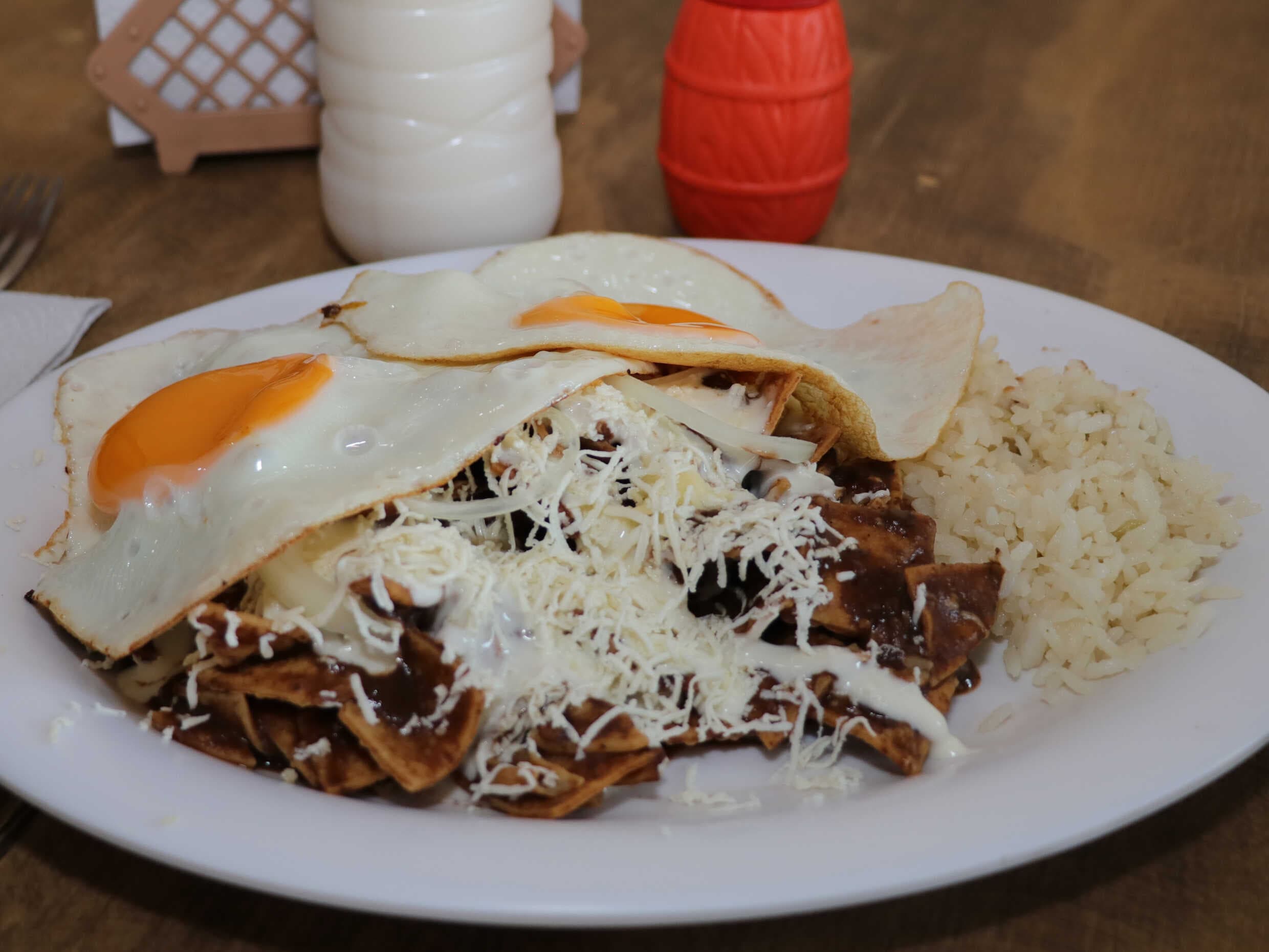 Chilaquiles con Dos Huevos