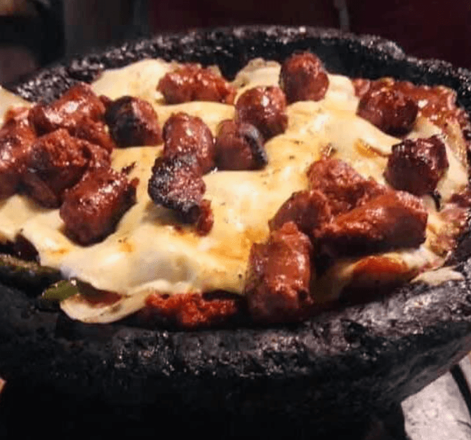 Queso fundido de chorizo