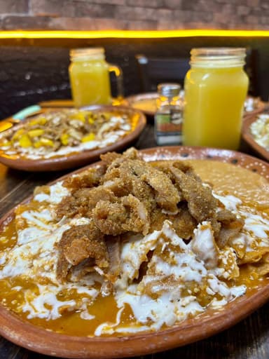 Chilaquiles con Milanesa de Cerdo