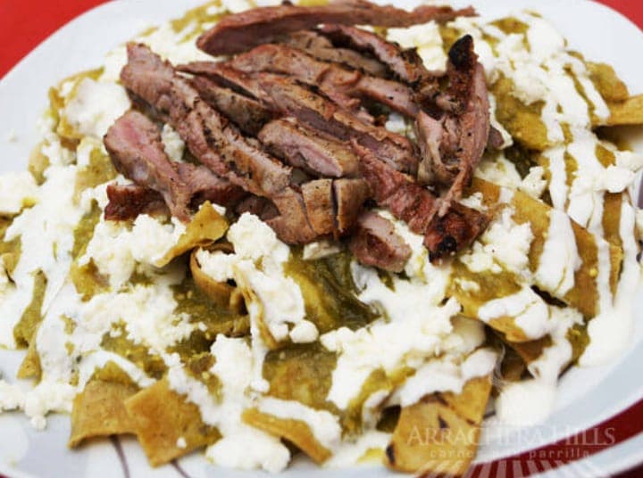 Chilaquiles de Bistec con Queso Oaxaca