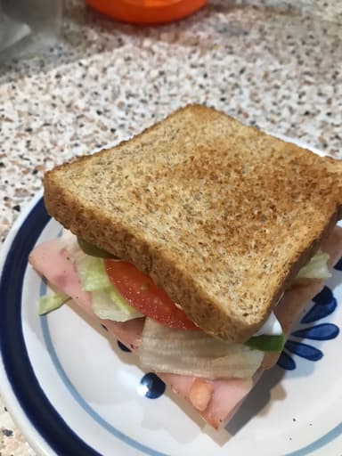 Sándwich de Ensalada de Pollo