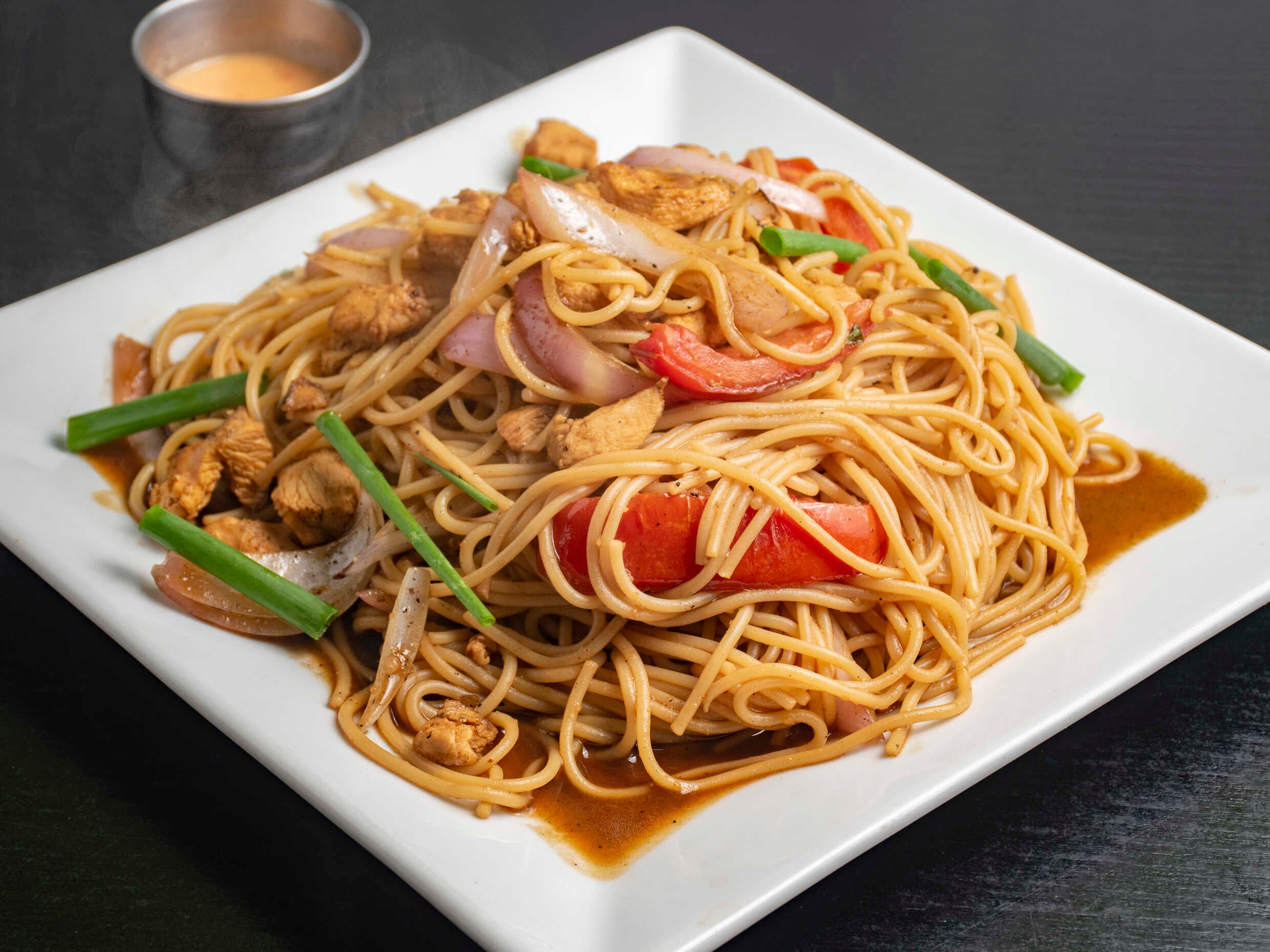 Tallarín Saltado de Pollo