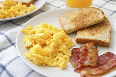 Huevos Revueltos + Chocomilk