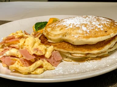 Hot Cakes con Huevo y Jamón