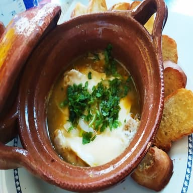 Cazuela de Salsa Roja