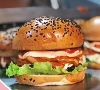 2 Hamburguesas Doble Carne + Papas + Gaseosa 1.5
