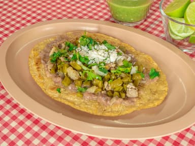 Sope de Bistec Con Nopales