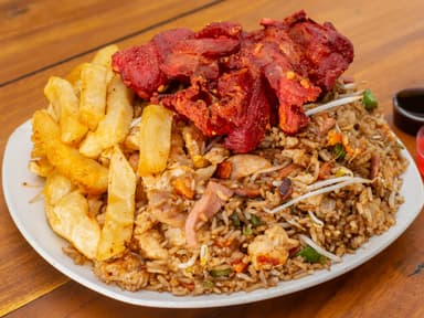 Arroz Chino más Costilla Ahumada y Papas Personal