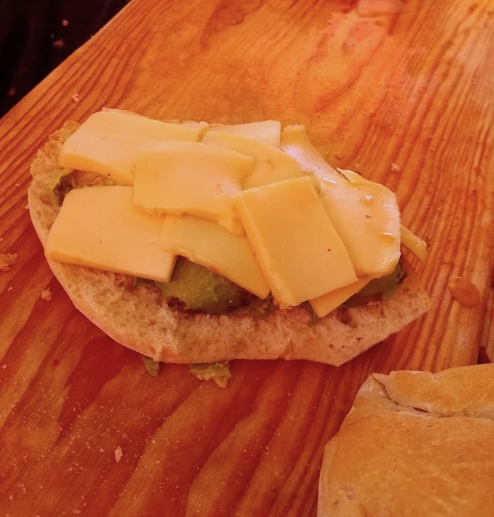 Lonche Mixto de Aguacate con queso