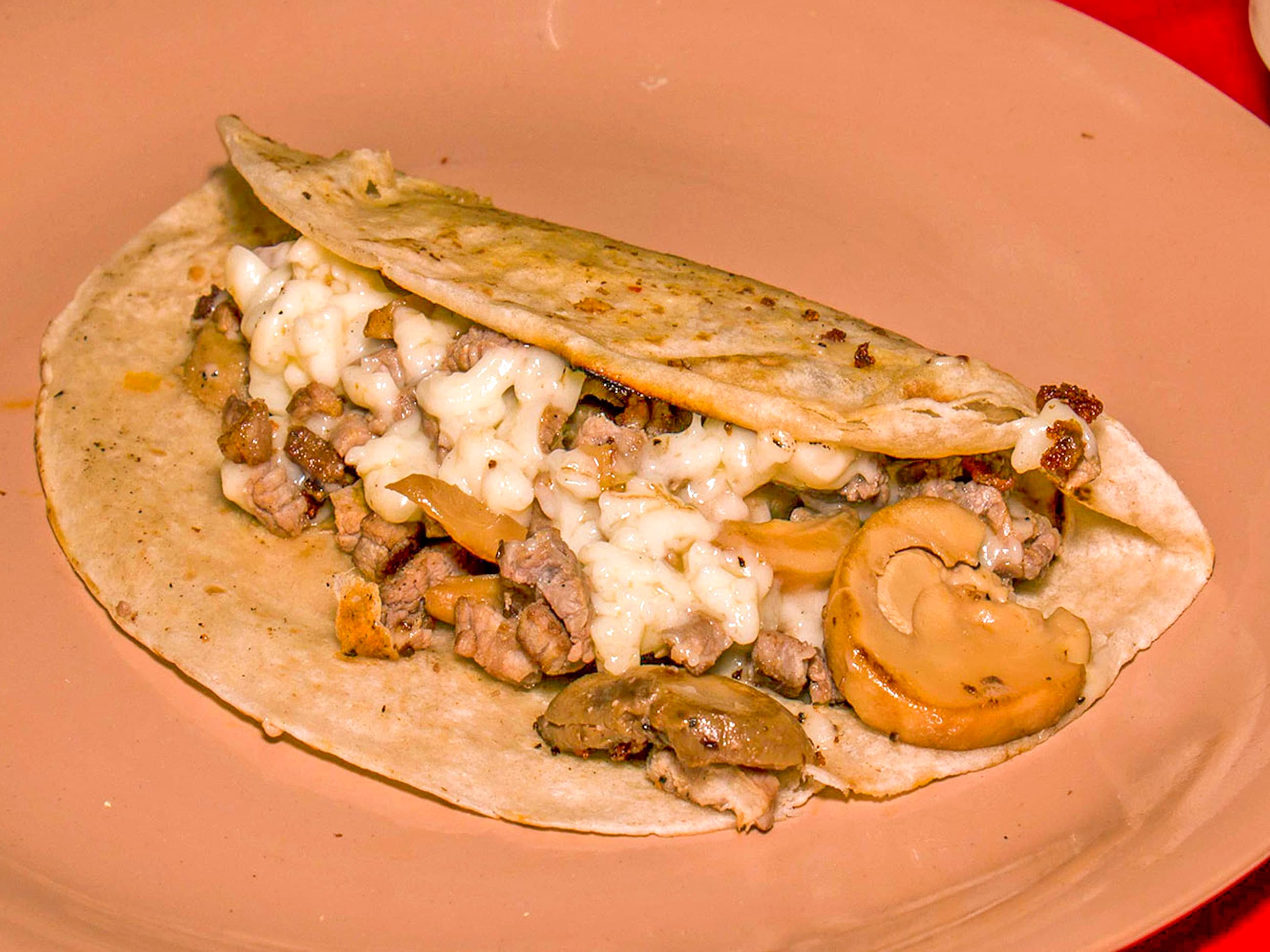 Gringa de Carne Asada con Champiñones