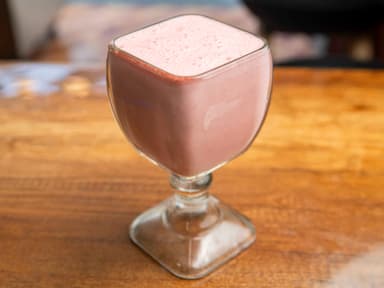 Jugo Especial de Fresa con Leche 21 Oz