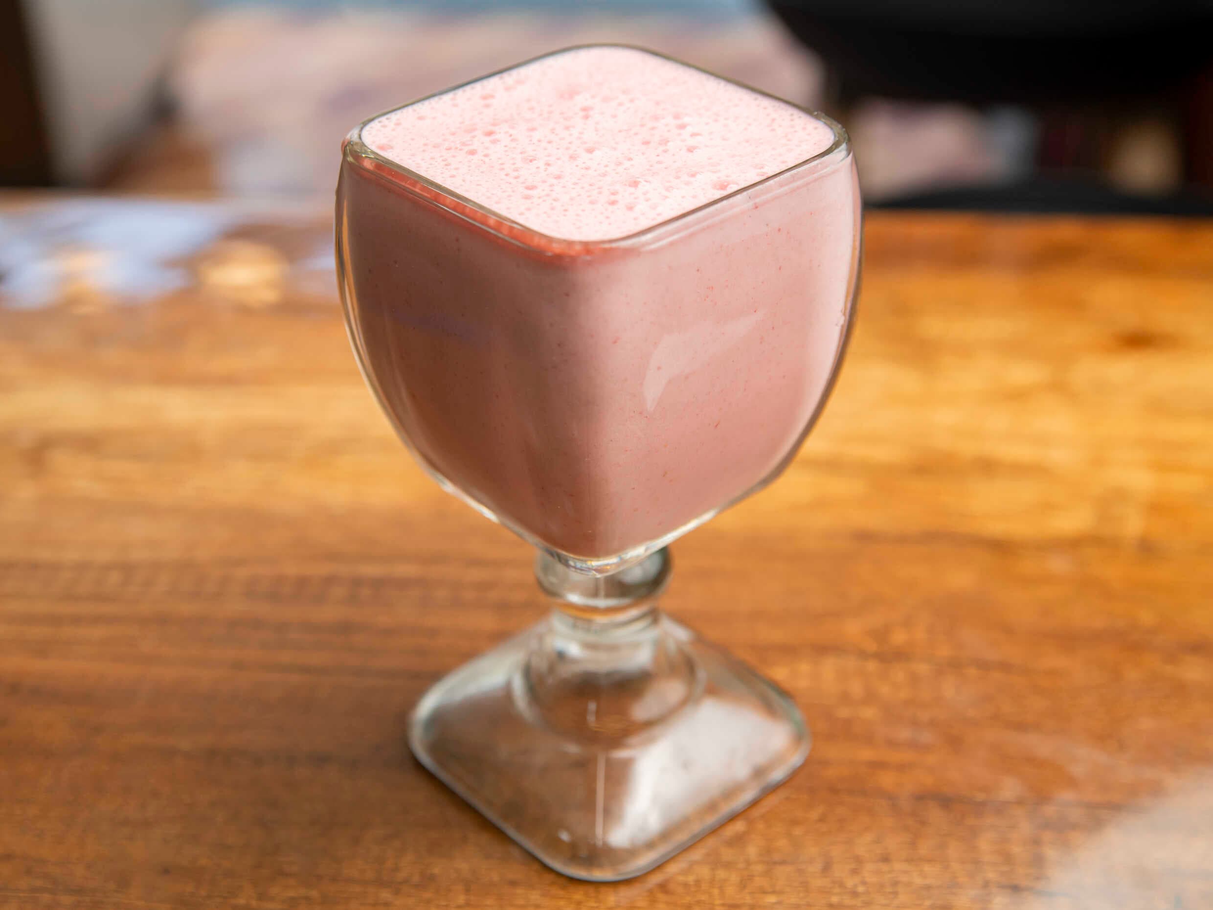 Jugo Especial de Fresa con Leche 21 Oz