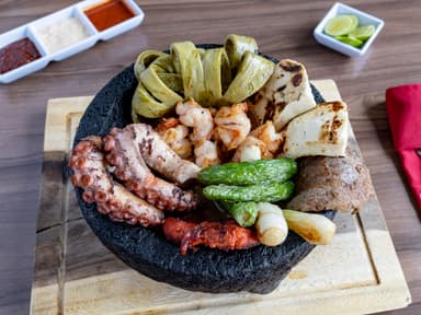 Molcajete Mar y Tierra
