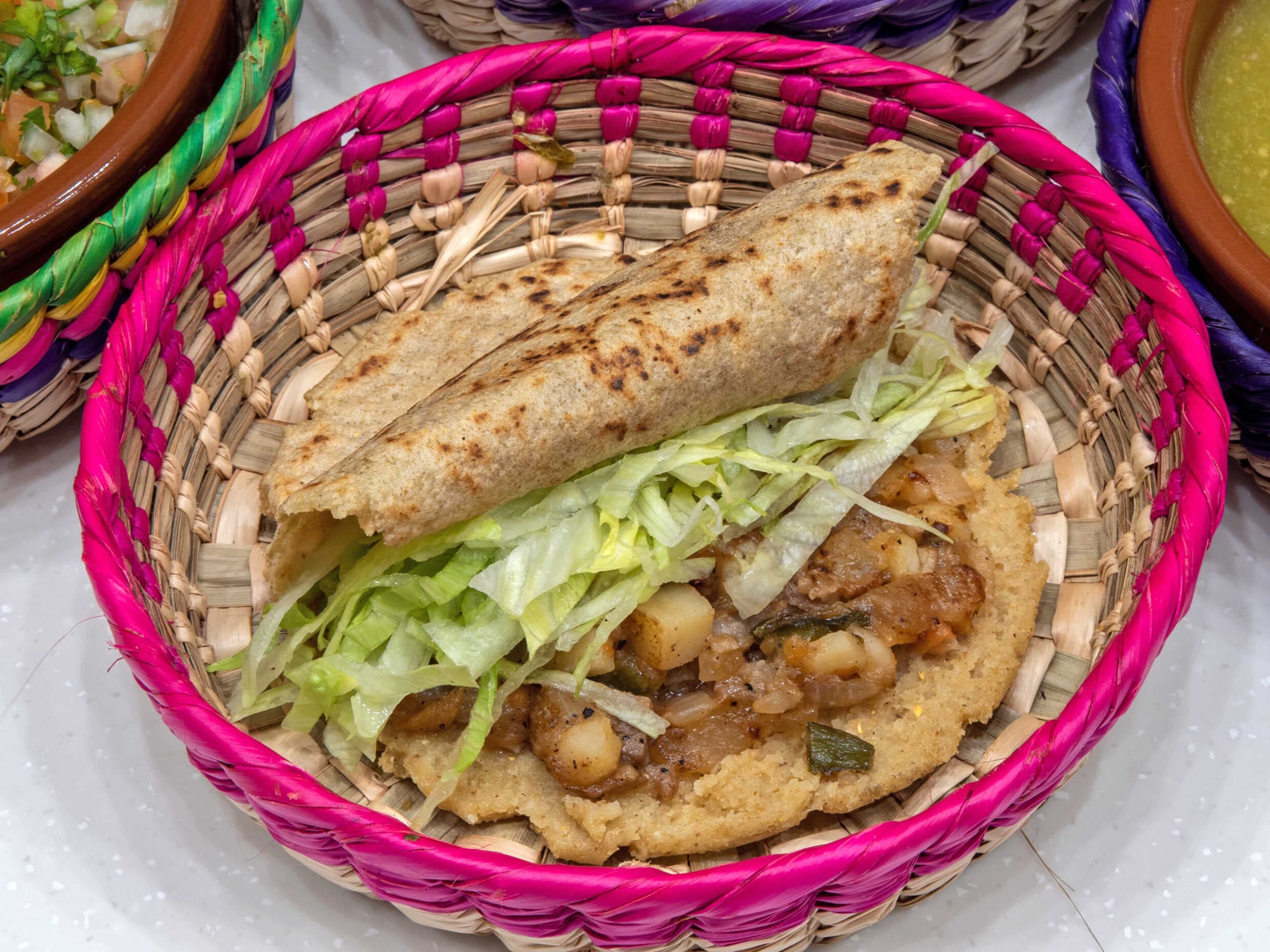Gordita de Bistec Ranchero