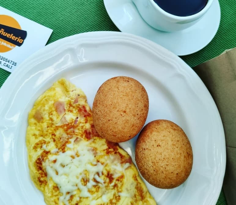 DESYUNO BUÑUELO CON CAFÉ