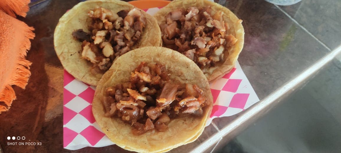 COMBO 4 Taco de Surtido + Quesadilla