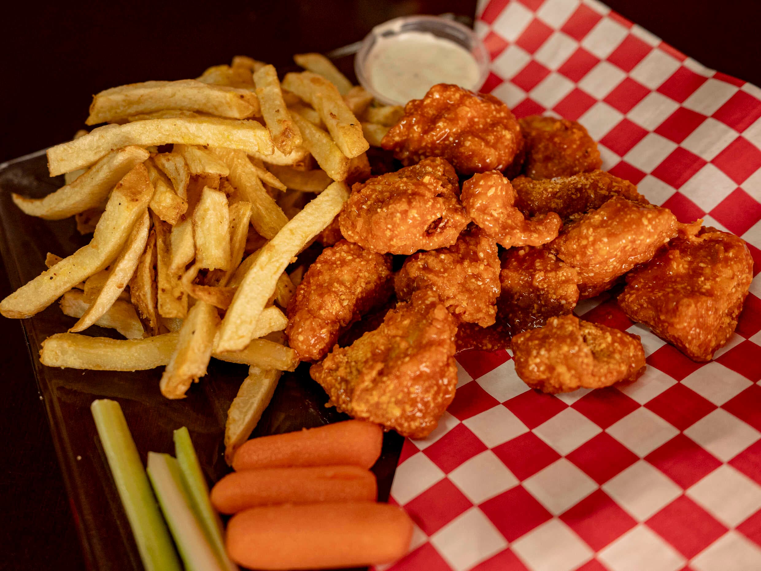 Combo Boneless 15 PZAS y Fries